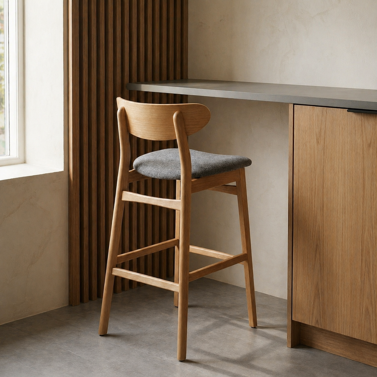 ChatGPT Image 28 abr 2026, 11_46_40 Taburete de Cocina Arlo en Madera Natural con Asiento Tapizado - Imagen 9