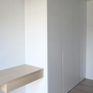 Home Armario Solo Essentials - modelo lacado blanco con tirador uñero