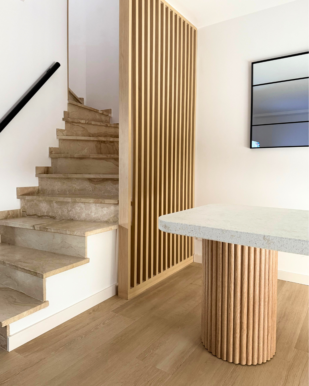 M04_ZENITH_COMEDOR-_2_WEBP Mesa de comedor Zenith – Diseño Curvado con Listones de Madera y Efecto Nature - Imagen 2