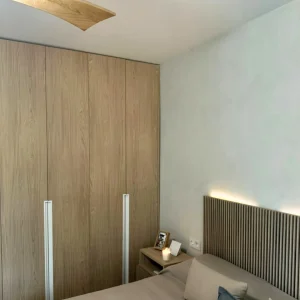 Home Armario Solo Minimal – Diseño cálido en roble casella